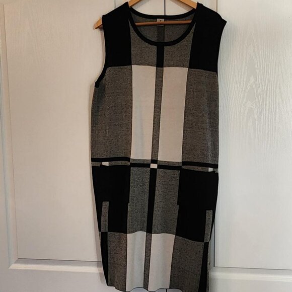 Tristan Dress with 2 pockets - Picture 1 of 3